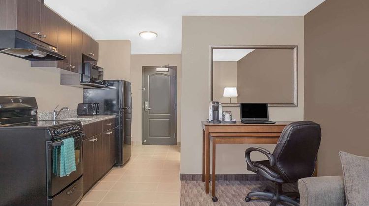 Super 8 Athabasca Room