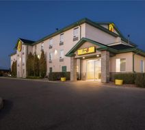 Super 8 Prince Albert Exterior