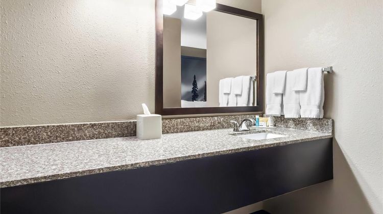 Super 8 Prince Albert Suite