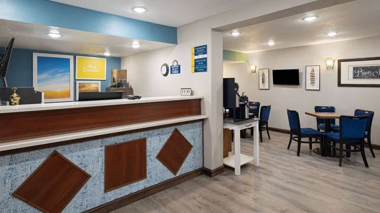Days Inn & Suites Kokomo Lobby