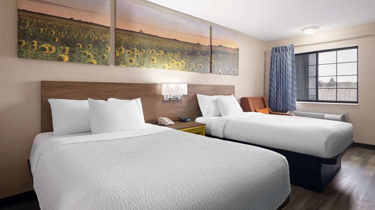 Days Inn & Suites Kokomo Room
