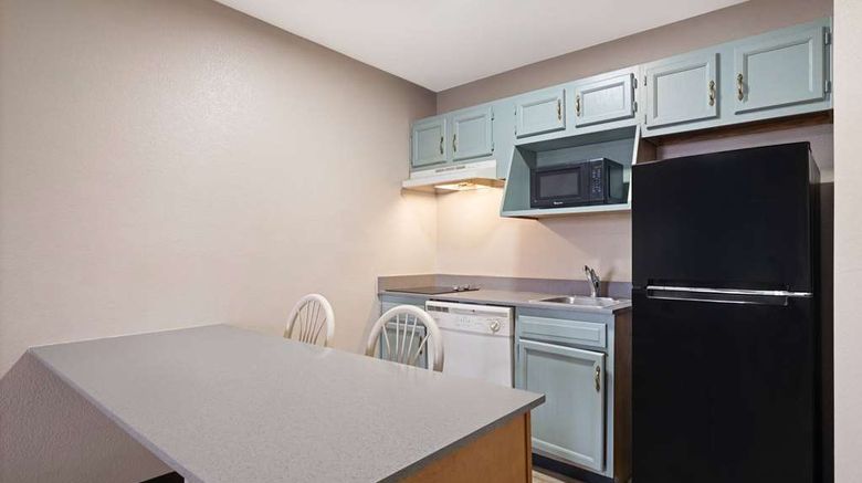 <b>Days Inn & Suites Kokomo Suite</b>. Images powered by <a href="https://iceportal.shijigroup.com/" title="IcePortal" target="_blank">IcePortal</a>.
