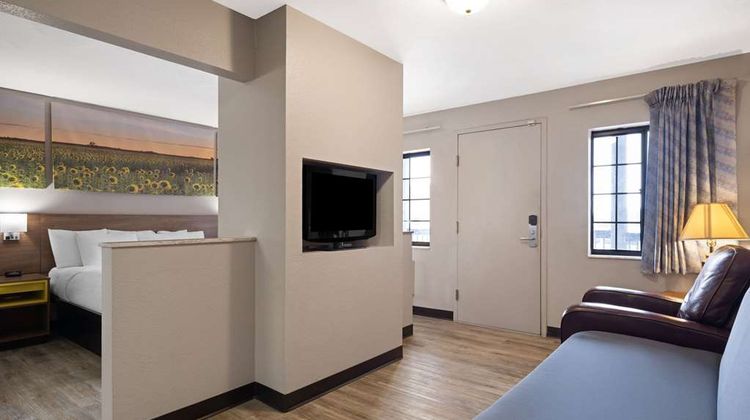 Days Inn & Suites Kokomo Suite