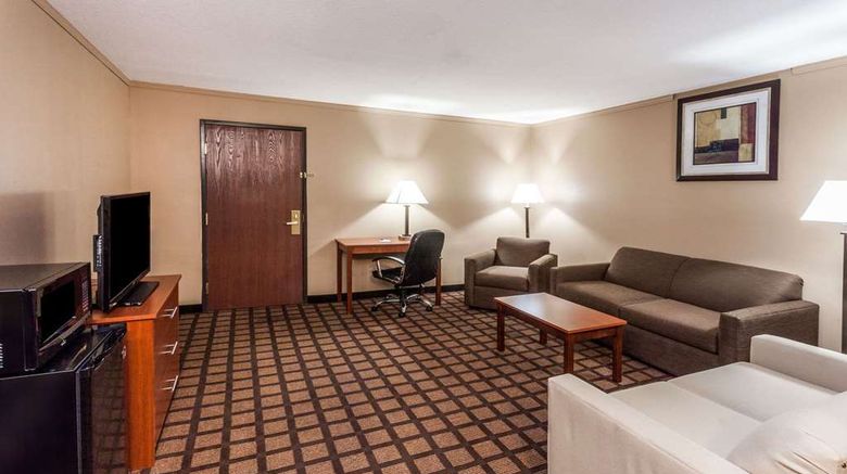 <b>Baymont Inn & Suites New Buffalo Suite</b>. Images powered by <a href="https://iceportal.shijigroup.com/" title="IcePortal" target="_blank">IcePortal</a>.