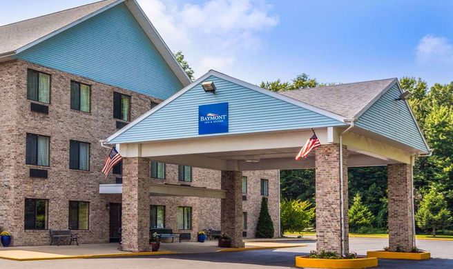 Baymont Inn & Suites New Buffalo Exterior