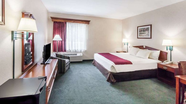 <b>Baymont Inn & Suites New Buffalo Room</b>. Images powered by <a href="https://iceportal.shijigroup.com/" title="IcePortal" target="_blank">IcePortal</a>.
