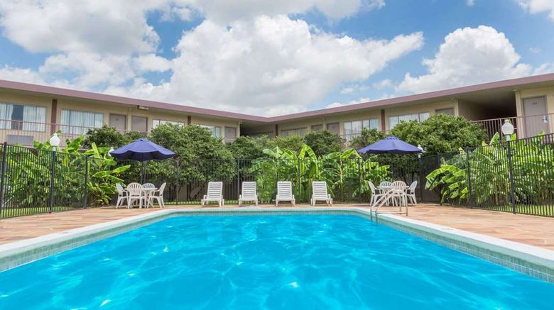 <b>Travelodge Shreveport Pool</b>. Images powered by <a href="https://iceportal.shijigroup.com/" title="IcePortal" target="_blank">IcePortal</a>.