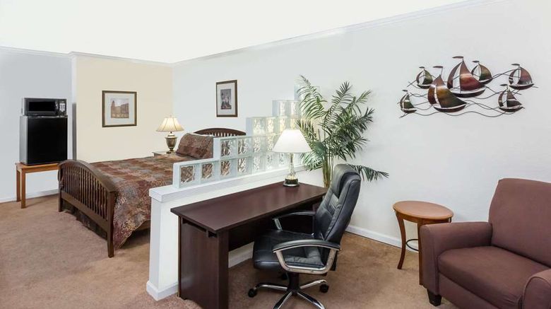 <b>Travelodge Shreveport Suite</b>. Images powered by <a href="https://iceportal.shijigroup.com/" title="IcePortal" target="_blank">IcePortal</a>.