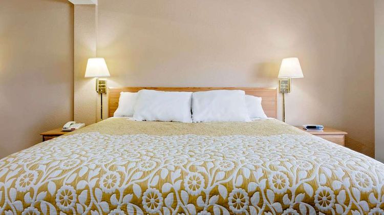 Days Inn Fairmont Room
