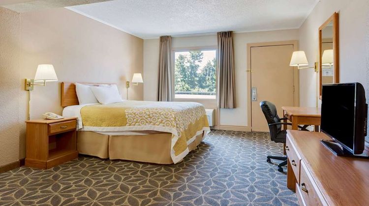 Days Inn Fairmont Room