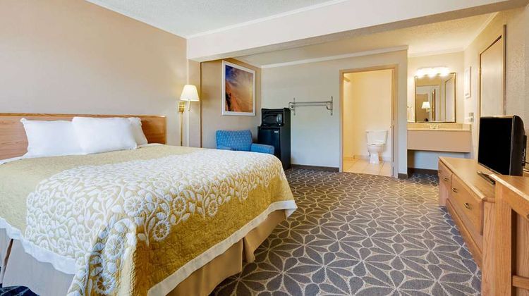Days Inn Fairmont Room