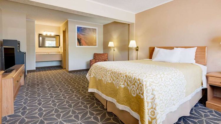 Days Inn Fairmont Room