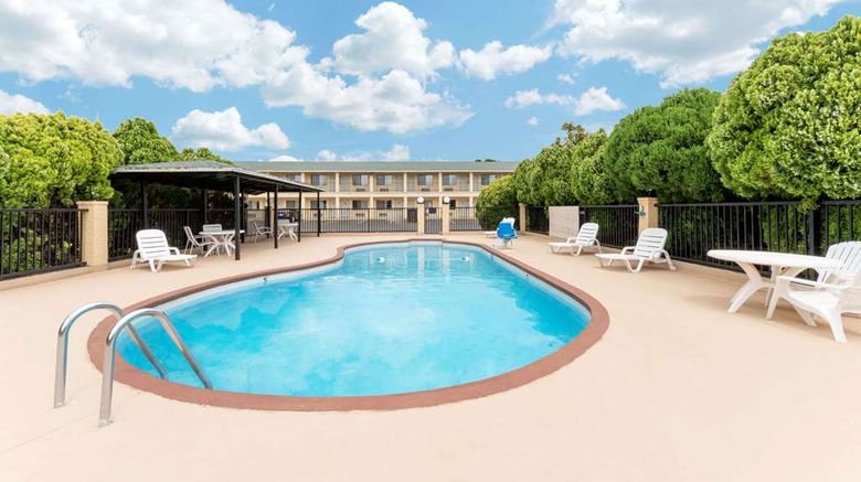 <b>Days Inn Snyder Pool</b>. Images powered by <a href="https://iceportal.shijigroup.com/" title="IcePortal" target="_blank">IcePortal</a>.