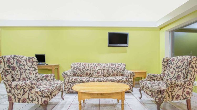 Days Inn Custer Lobby