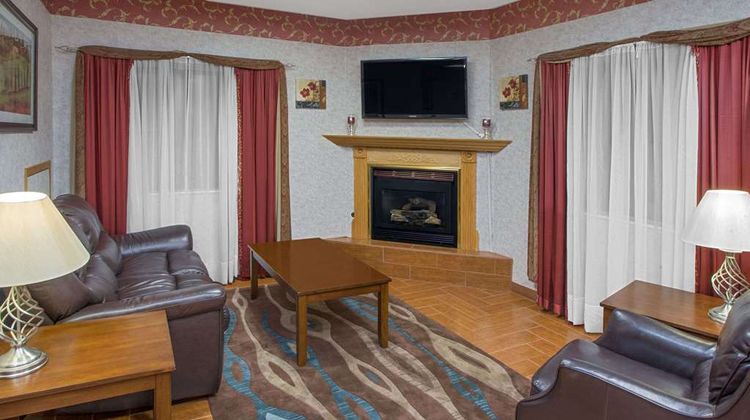 Super 8 Three Rivers Lobby