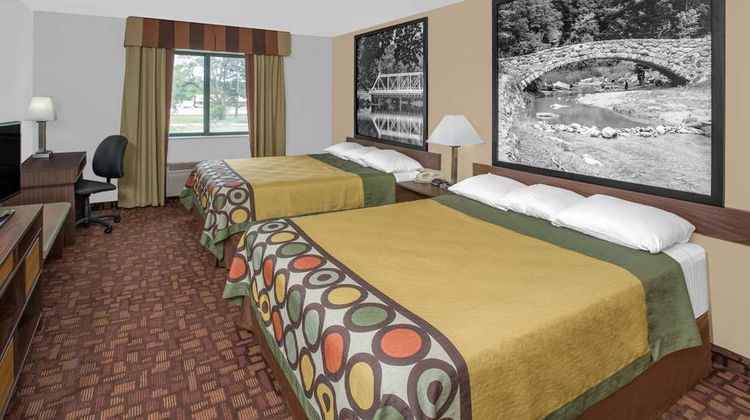 Super 8 Three Rivers Room