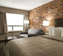 Super 8 Timmins Room