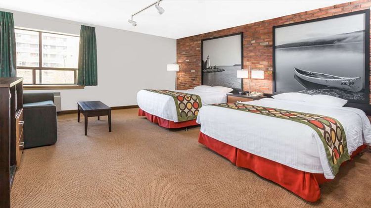 Super 8 Sudbury Room