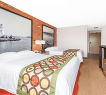 Super 8 Sudbury Room