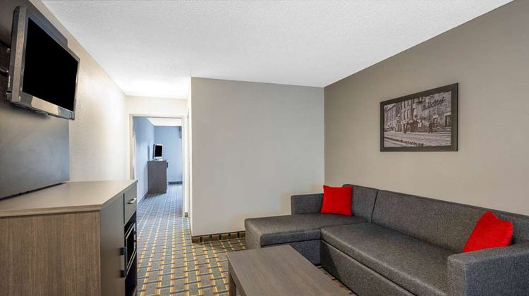 Baymont by Wyndham Pooler/Savannah Suite