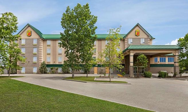 Super 8 Motel Calgary Shawnessy Area Exterior