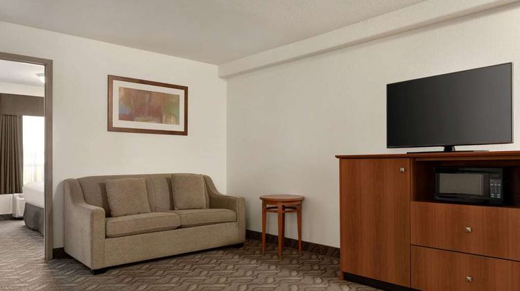 Super 8 Motel Calgary Shawnessy Area Suite