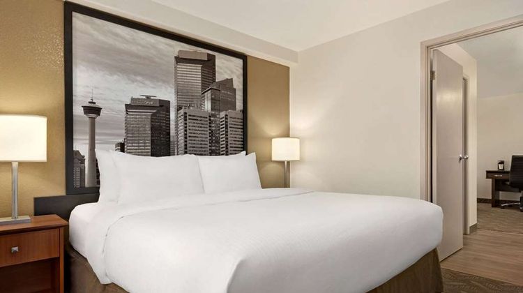 Super 8 Motel Calgary Shawnessy Area Suite