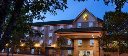 Super 8 Motel Calgary Shawnessy Area Exterior