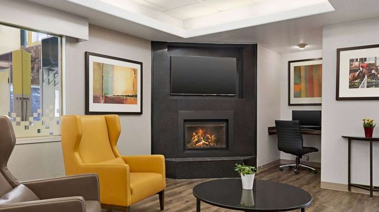 Super 8 Motel Calgary Shawnessy Area Lobby