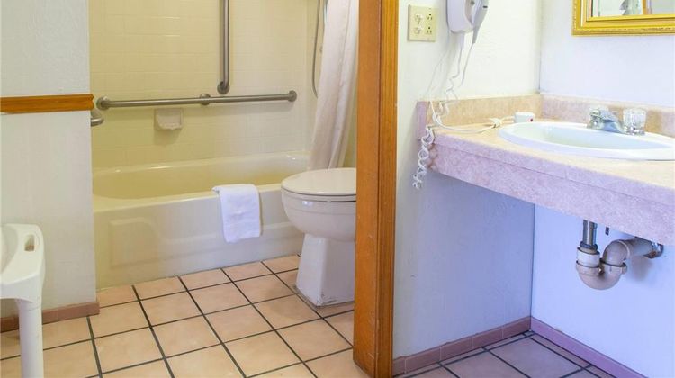 Days Inn Clinton Room