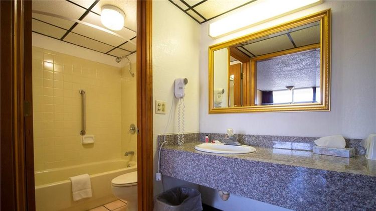 Days Inn Clinton Room