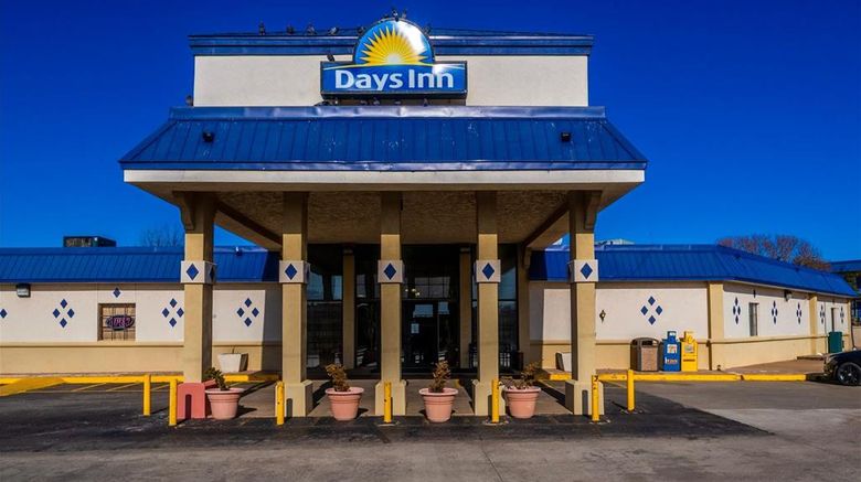 <b>Days Inn Clinton Exterior</b>. Images powered by <a href="https://iceportal.shijigroup.com/" title="IcePortal" target="_blank">IcePortal</a>.