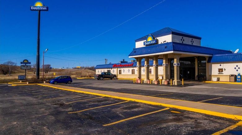 <b>Days Inn Clinton Exterior</b>. Images powered by <a href="https://iceportal.shijigroup.com/" title="IcePortal" target="_blank">IcePortal</a>.