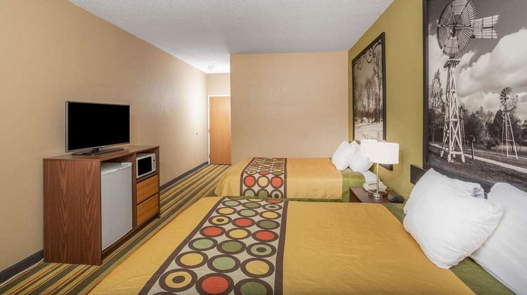 Super 8 Goshen Room