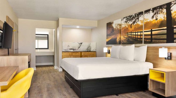 Days Inn McComb MS Suite