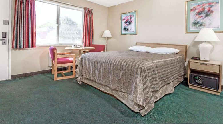 <b>Travelodge La Grande Room</b>. Images powered by <a href="https://iceportal.shijigroup.com/" title="IcePortal" target="_blank">IcePortal</a>.