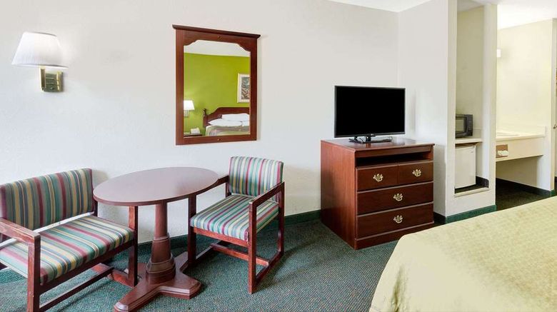 <b>Super 8 De Soto Room</b>. Images powered by <a href="https://iceportal.shijigroup.com/" title="IcePortal" target="_blank">IcePortal</a>.