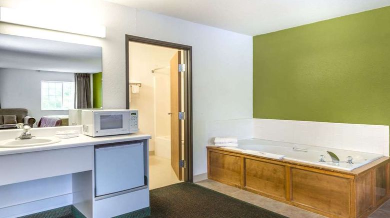 <b>Super 8 De Soto Room</b>. Images powered by <a href="https://iceportal.shijigroup.com/" title="IcePortal" target="_blank">IcePortal</a>.