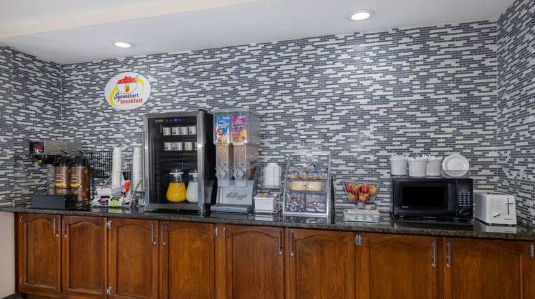 <b>Super 8 De Soto Restaurant</b>. Images powered by <a href="https://iceportal.shijigroup.com/" title="IcePortal" target="_blank">IcePortal</a>.