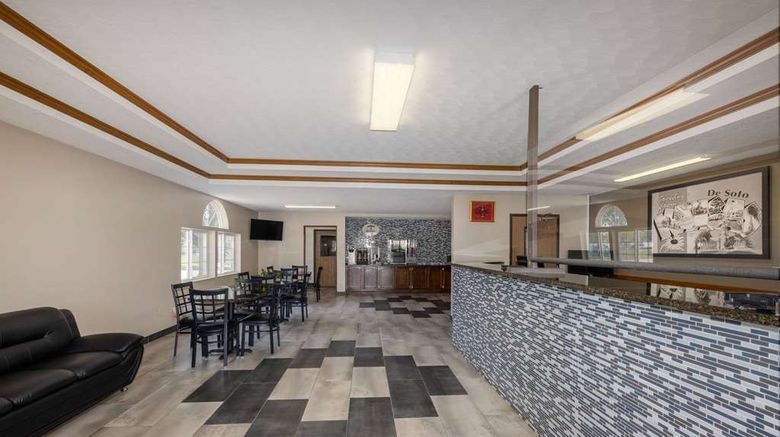 <b>Super 8 De Soto Lobby</b>. Images powered by <a href="https://iceportal.shijigroup.com/" title="IcePortal" target="_blank">IcePortal</a>.