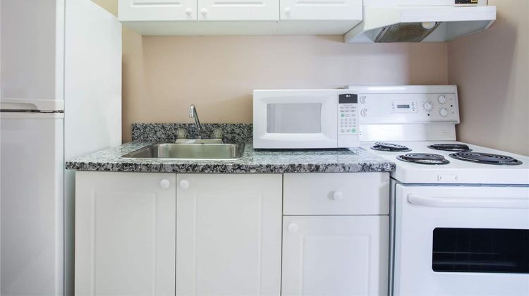 Ramada by Wyndham 100 Mile House Suite