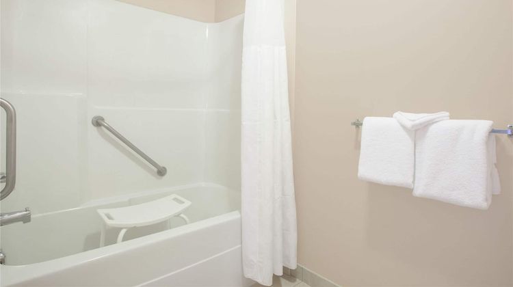 Ramada by Wyndham 100 Mile House Room