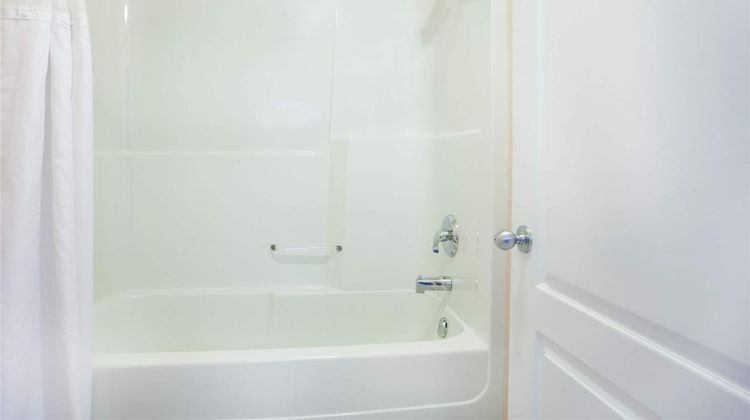 Ramada by Wyndham 100 Mile House Room