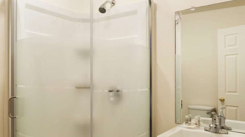 <b>Days Inn Trois-Rivieres Room</b>. Images powered by <a href="https://iceportal.shijigroup.com/" title="IcePortal" target="_blank">IcePortal</a>.