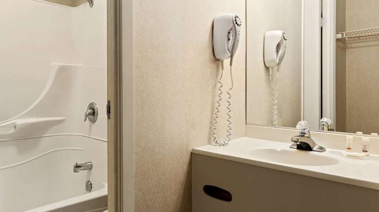 Days Inn Trois-Rivieres Room