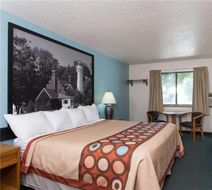 Super 8 Houghton Lake Room