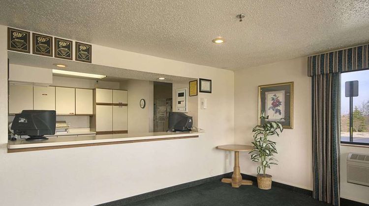 Travelodge Hudsonville Lobby