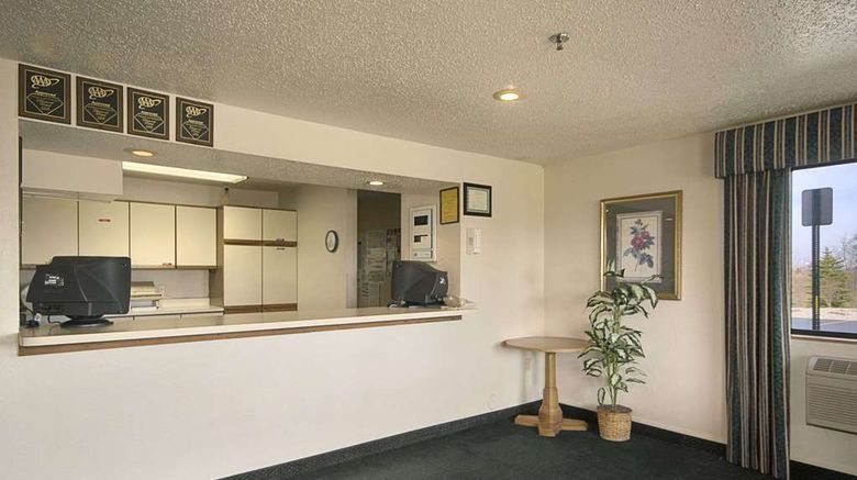 <b>Travelodge Hudsonville Lobby</b>. Images powered by <a href="https://iceportal.shijigroup.com/" title="IcePortal" target="_blank">IcePortal</a>.