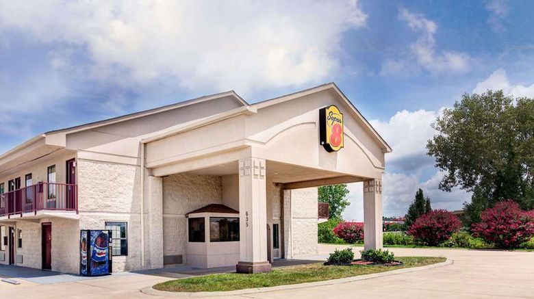 <b>Super 8 Clarksville East Exterior</b>. Images powered by <a href="https://iceportal.shijigroup.com/" title="IcePortal" target="_blank">IcePortal</a>.