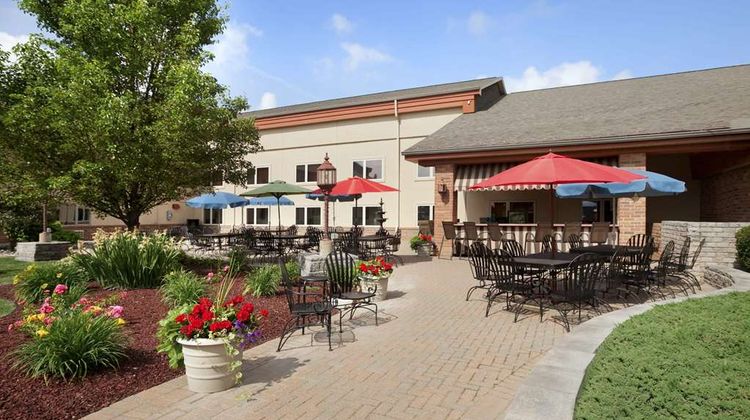 Ramada Saginaw Hotel & Suites Exterior